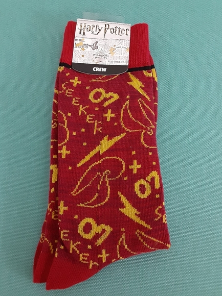 Harry Potter Red and Gold Crew Socks Size 5-10 - Picture 1 of 3